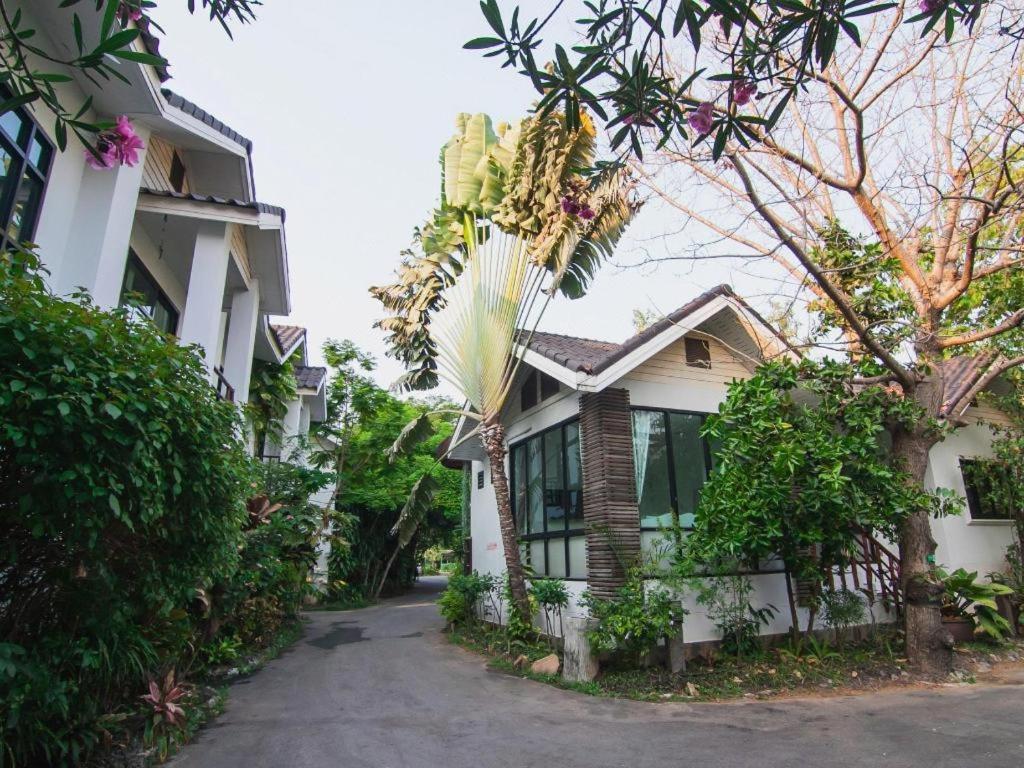 Chayada Garden House And Resort Hotel Nakhonratchasima Exterior foto